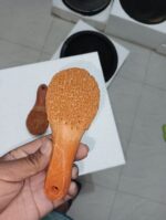 পায়ের গোড়ালি মাজার ঝামা/ঘসা।